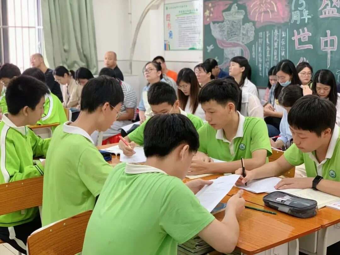 如何让初中生作文焕发文采？——综合提升写作魅力的艺术探索