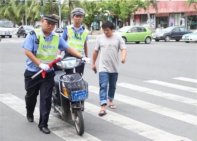 一地解禁摩托车，电摩也可以上路了，交警：上路要满足这8个条件