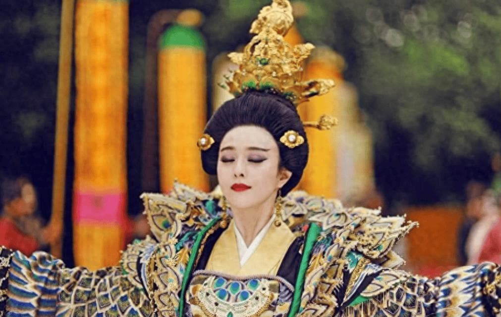 一代女宰相上官婉儿，为何惨遭“墨刑”之后，反而变妩媚了？