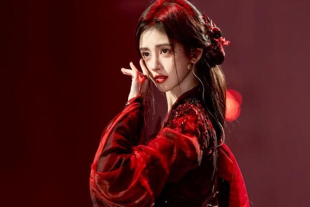 鞠婧祎与丝芭传媒“撕破脸”？硬刚合约纠纷，摇钱树之争愈演愈烈