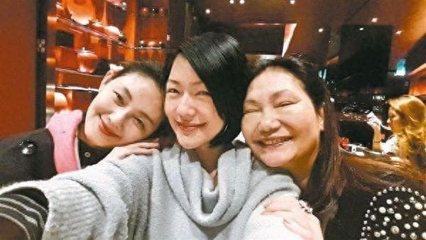 小S全家福背后的姐妹情：从温馨到悲痛