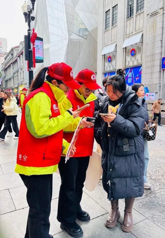 江汉路上的“志愿红”：2025春晚武汉分会场背后的故事
