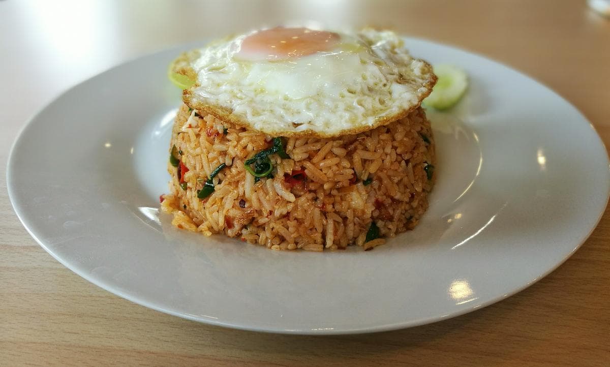 炒饭不粘锅的秘诀：火候控制是关键