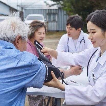 一地政协发声: 乡村医生的四重困境，解决办法来了！
