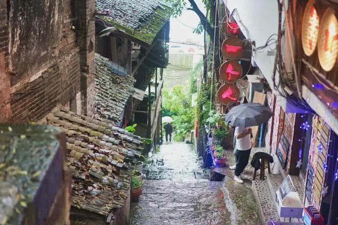 重庆旅游攻略：5天玩9个区仅2k块，美景看了，还吃了100道美食