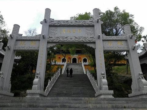 孔望山：历史与自然的交响 🌄