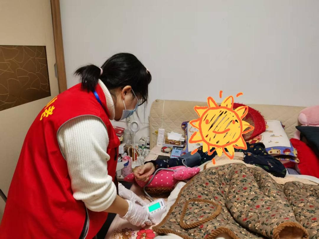 打扫卫生、洗澡理发、陪同就医......洞泾越来越多老年人享受居家养老服务