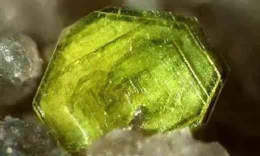 镭铀钍的特性、用途及其在玉石领域的应用：全面解析与比较