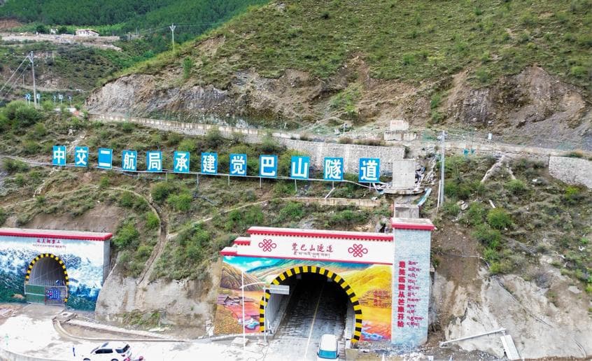 历时6年，西藏最长单洞双向公路隧道通车
