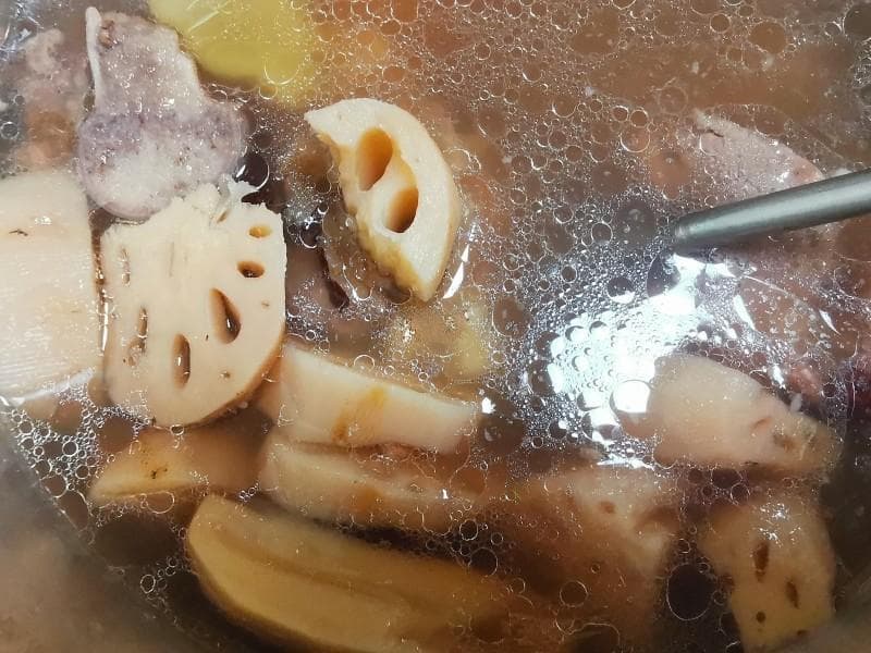 煲藕汤：选老藕还是嫩藕，“煲老藕”，广东粤语白话寓意什么