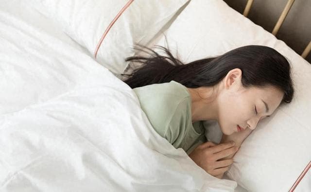 睡眠质量差？睡眠专家揭秘：避免这4种晚餐食物改善睡眠