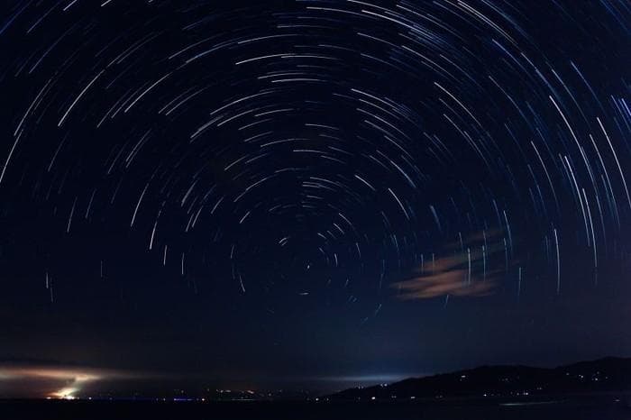 星空摄影技巧：如何避免星轨并拍摄出震撼的星空照片