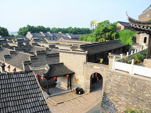 西津渡古街：历史与现代交融的诗意画卷
