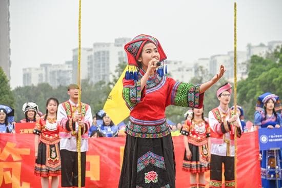 广西“三月三”：春天的青年社交盛会