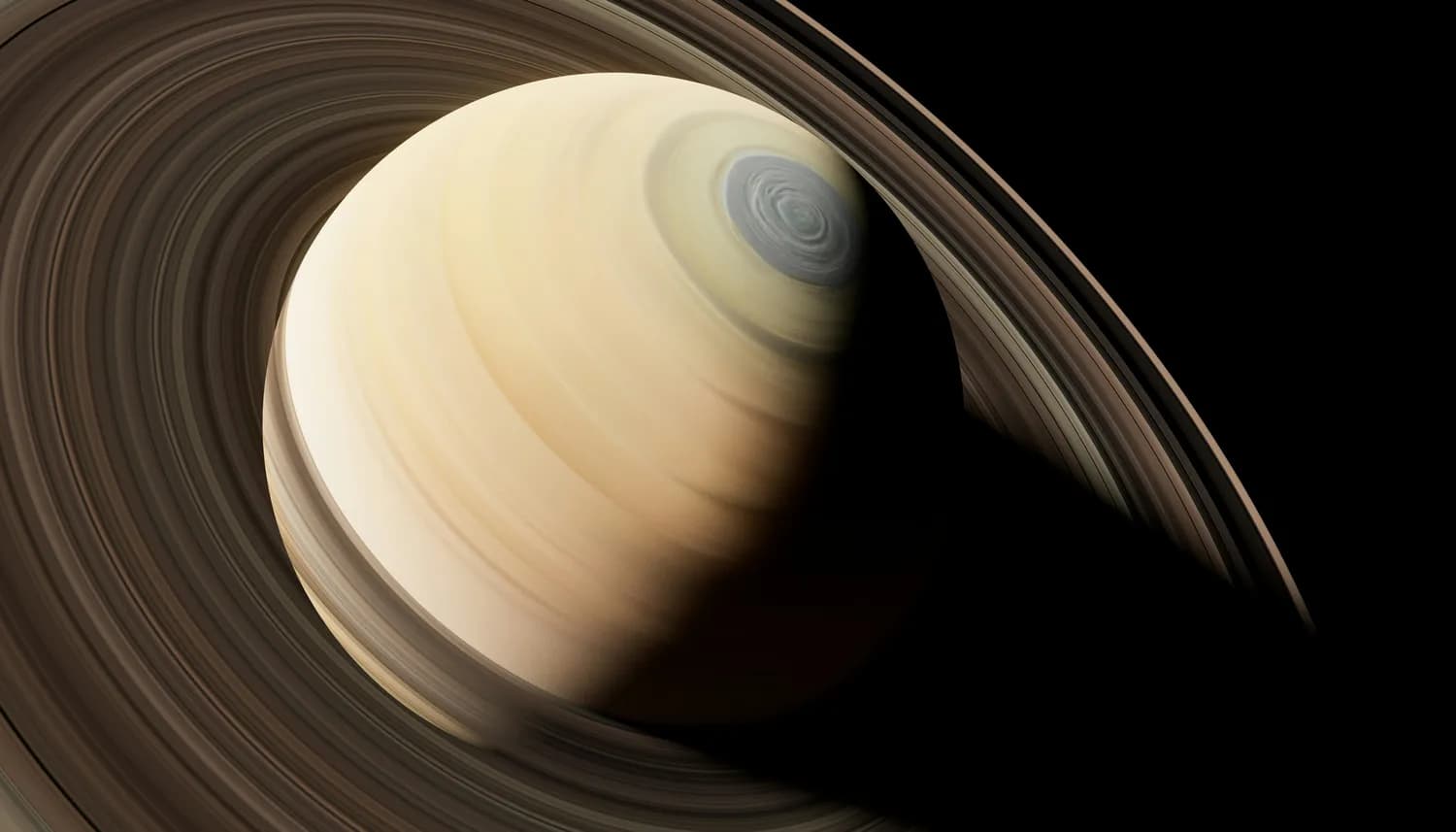 哈伯太空望远镜揭秘：土星大白斑之谜