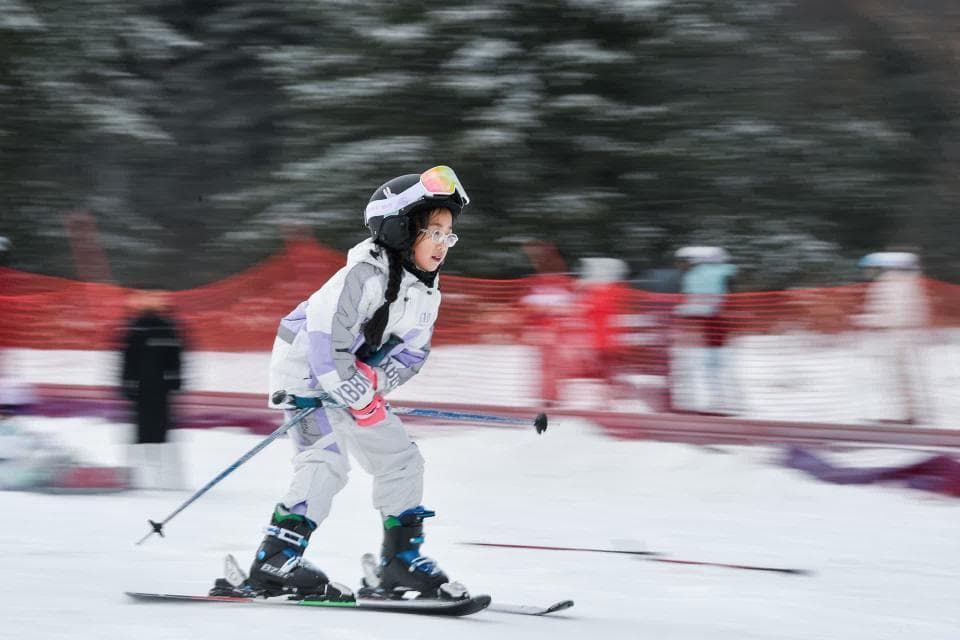 南方冰雪经济崛起：广东湖北等地建成数十个冰雪场地