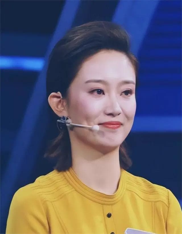 李七月：从央视主持人大赛亚军到《大地讲堂》主持人