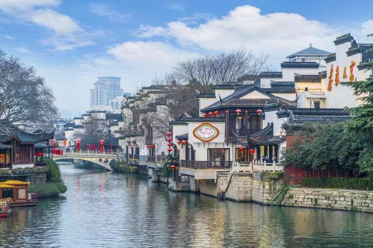 三月南京旅游攻略：赏樱、品梅、观湖，十大景点详解