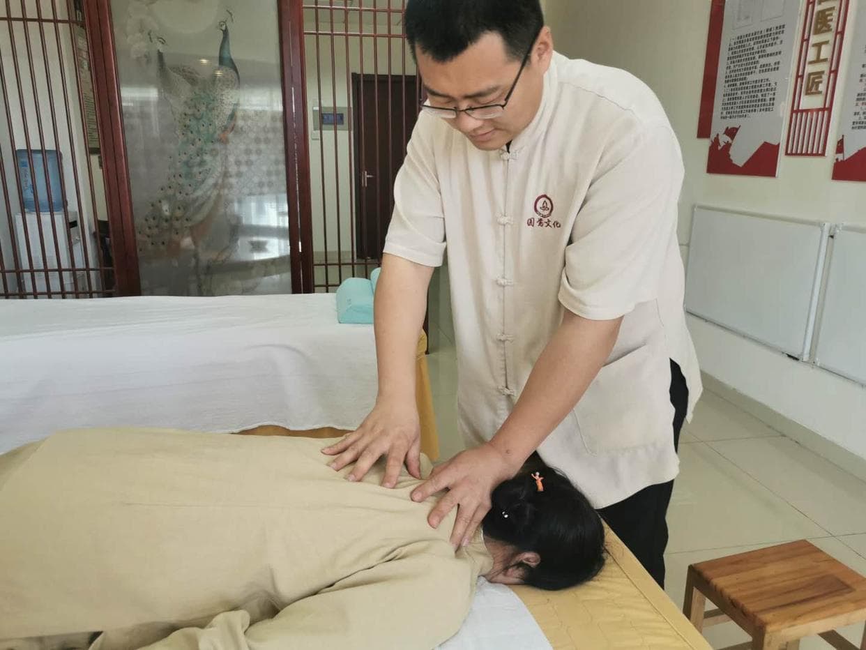 触碰千年的奇迹：中国推拿的渊源探索与技艺演变