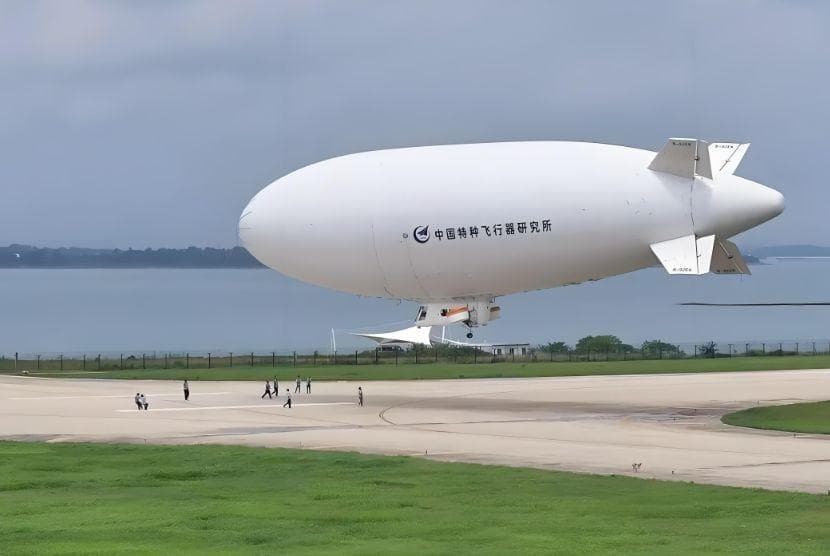 中国新载人飞艇“祥云”AS700完成跨省飞行，低空经济迎来新突破