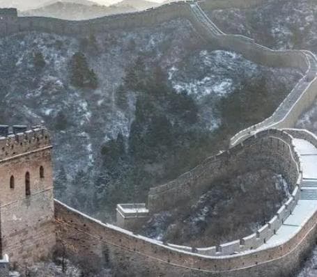 防御与攻击并重：秦朝修建长城背后的战略考量