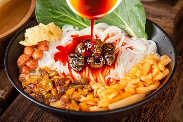 十大螺蛳粉最佳配菜小料 螺蛳粉加什么是绝配？