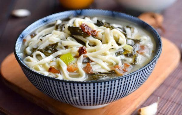 芝麻叶豆面条：一道美味营养的传统面食制作教程