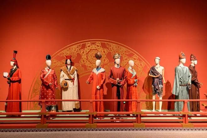 来中国工艺美术馆赏千年敦煌霓裳