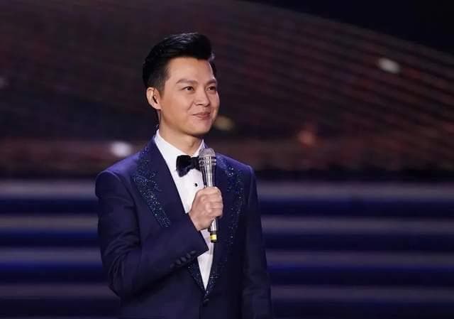 撒贝宁和董卿谁更适合主持《故事里的中国》？