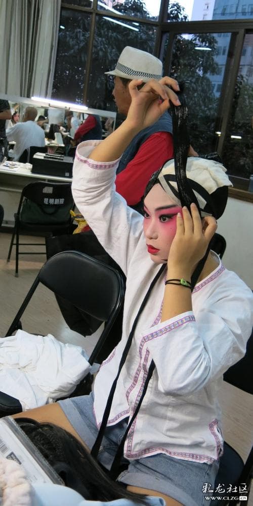 戏曲旦角化妆传承中的艺术匠心