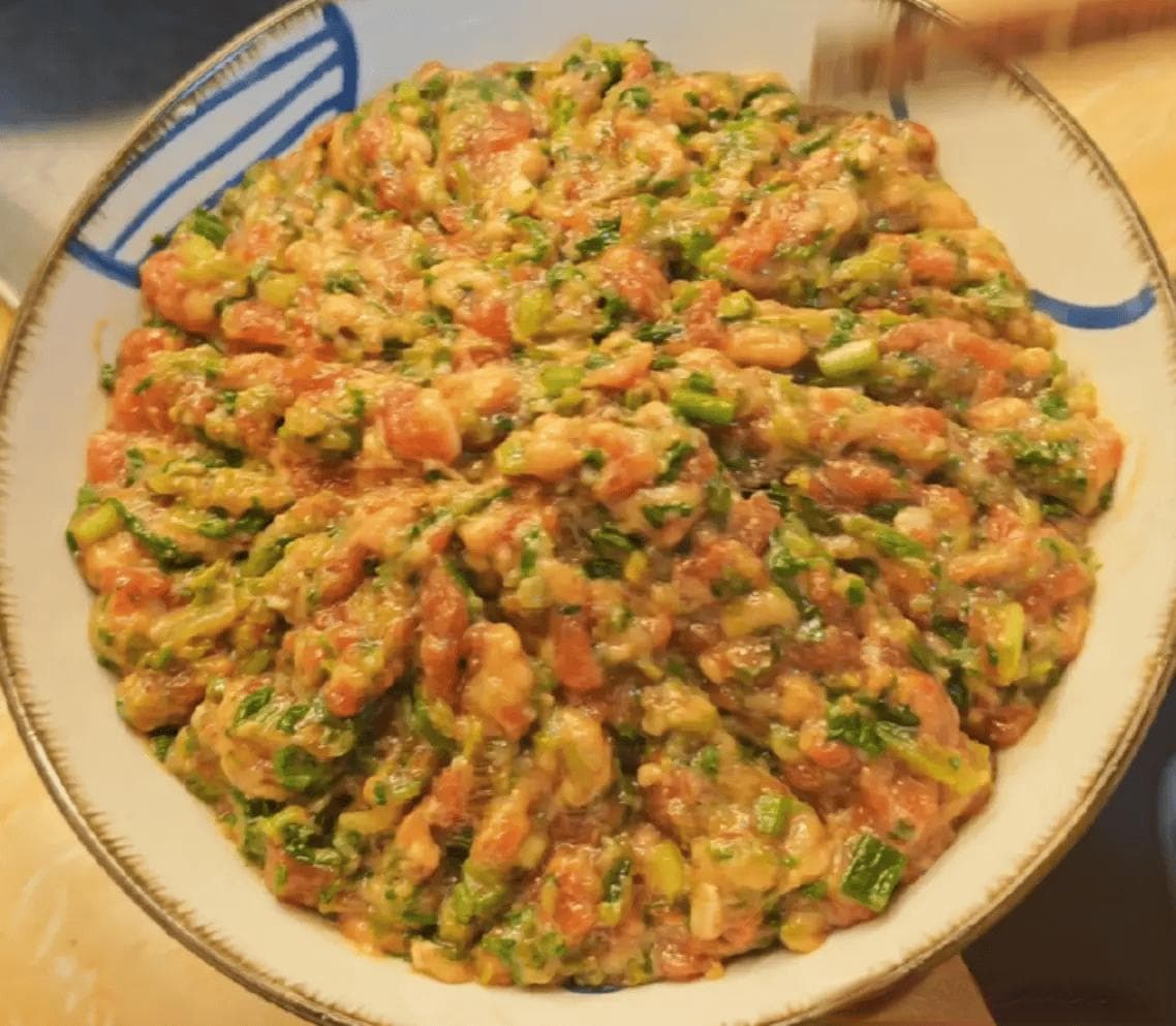 调肉馅的正确顺序和技巧，让肉馅又香又嫩
