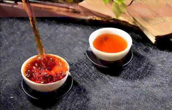 如何识别和区分普洱茶的霉变：详尽指南与实际案例解析