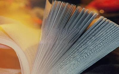 “万古愁”：诗歌中的永恒悲叹与现实关照