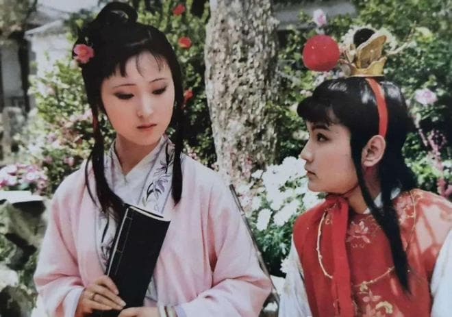 贾宝玉生命中最重要的两个女人，一个惊艳了时光，一个温柔了岁月