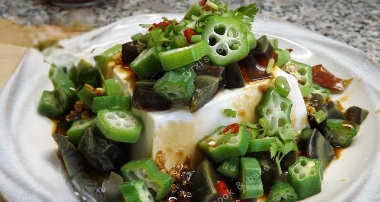 松花蛋拌豆腐：美味又健康的素食拌菜