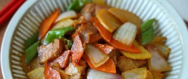 春天食欲不振？这道五花肉炒杂蔬，4种蔬菜融合，鲜香扑鼻！