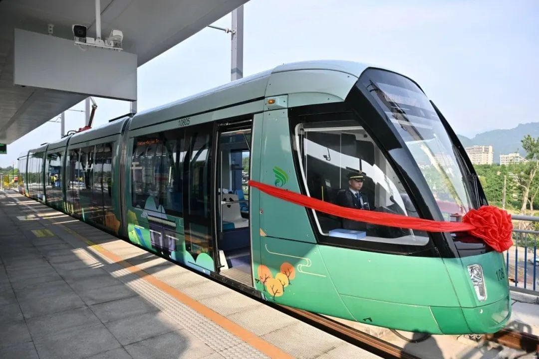 都江堰M-TR旅游专线开通运营，青城山景区迎来交通新选择