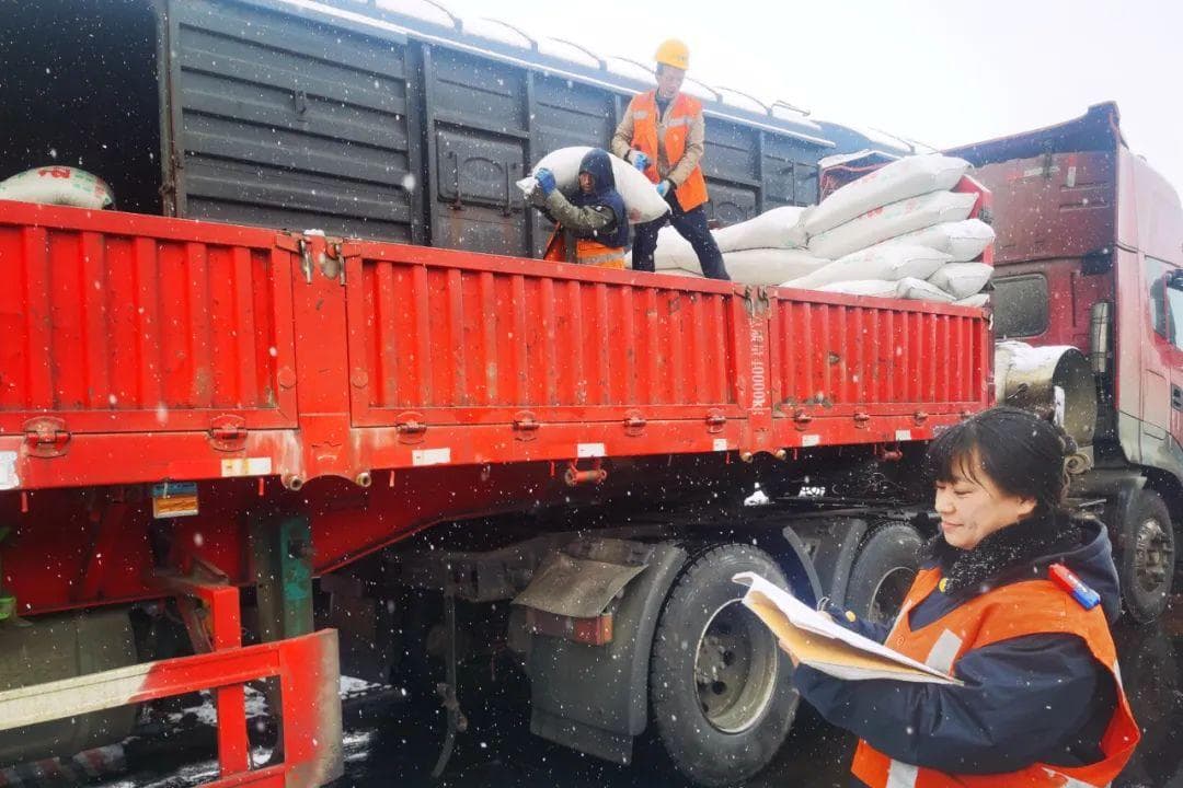 宁夏3000吨玉米铁路发运四川，铁路物流保供作用凸显