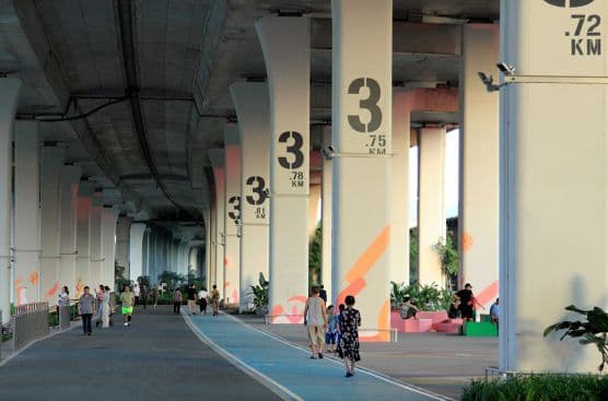 深圳高架桥下空间改造引热议：6公里"被遗忘空间"变身城市新地标