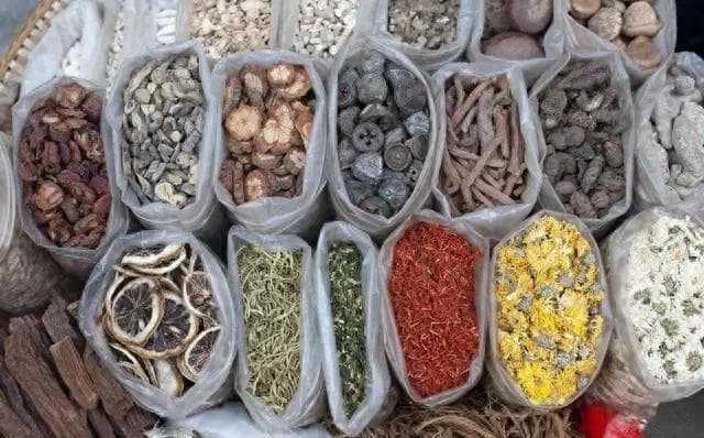 中国最适合煲汤的十大中药食材是什么？除了山药你还知道哪些呢？