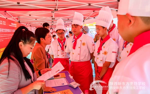 初三没毕业可以上技校吗？学厨师西点前景广阔