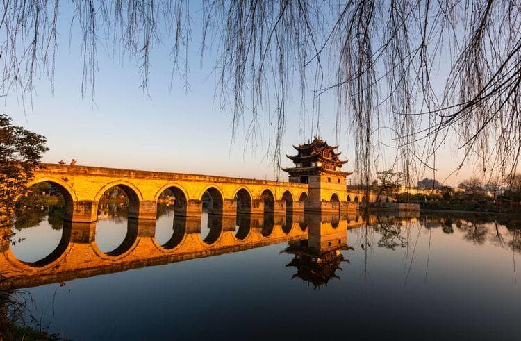 云南建水：1200年古城孕育出50座古建奇观