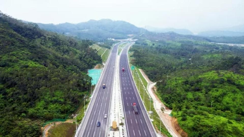 沈海高速广东部分路段收费上调，扩建总投资254亿，四车道变八车道