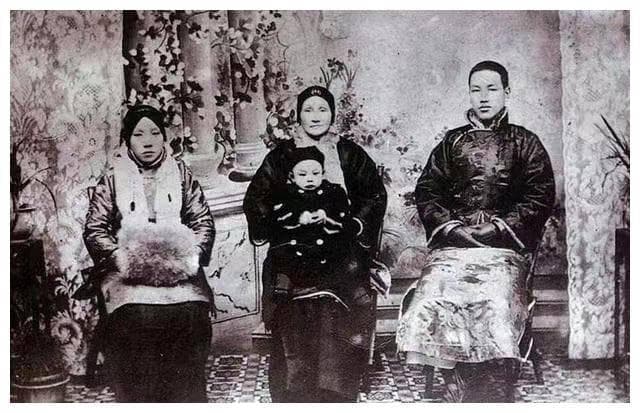蒋介石到底有几个老婆，她们的最后结局怎么样？