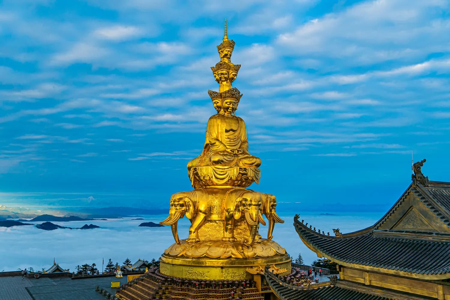 李白笔下的峨眉山：从古诗意境到现代美景