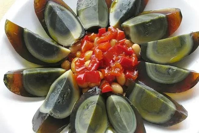 皮蛋是什么做的？ 松花蛋用鸭蛋做，鸡蛋没有鸭蛋好