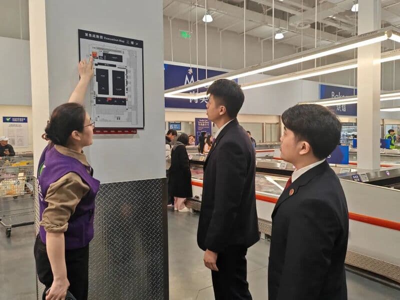 从“孤零零”到“显眼包”，“急救神器”AED更好找了！
