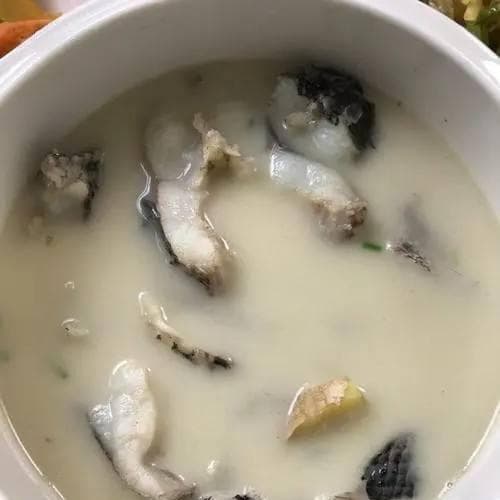 一碗鲜美面条鱼汤的制作方法（做出美味清爽的鱼汤面，尝一口即回味无穷）