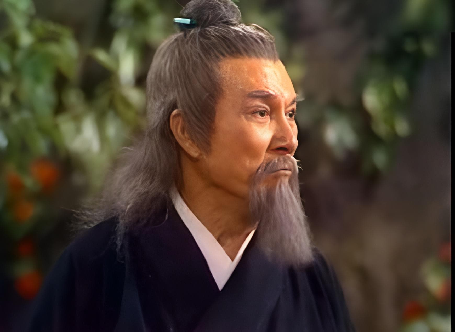 难怪黄药师不敢杀裘千仞，你看裘千仞背后站着谁？黄药师不敢妄动