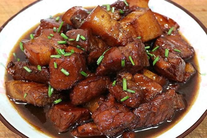 揭秘红烧肉制作技巧，轻松掌握美味秘诀！